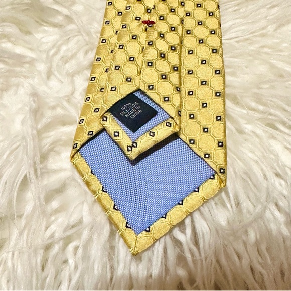 Tommy Hilfiger Classic Necktie Tie in Yellow Gold, 100% Silk - Picture 5 of 10